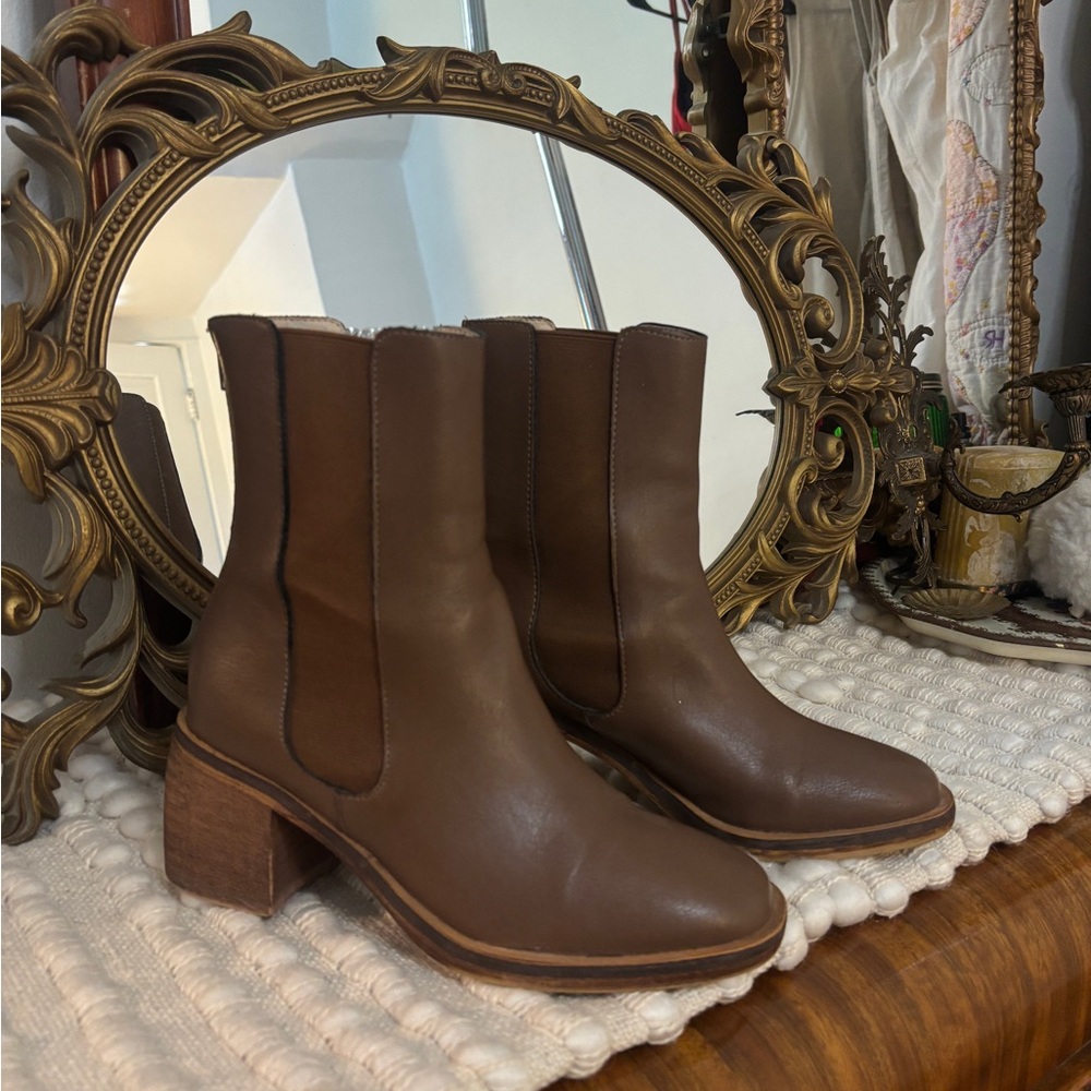 Oasis Society Brown Faux Leather Heeled Ankle Boots, sz 8